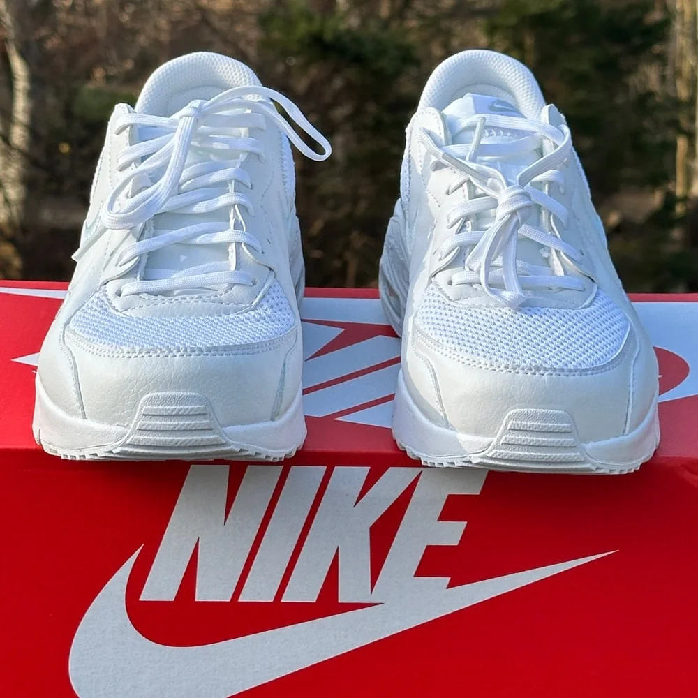 Nike Air Max Excee Low Womens 10 Mens 8.5 All White Lifestyle Casual Sneaker NEW
